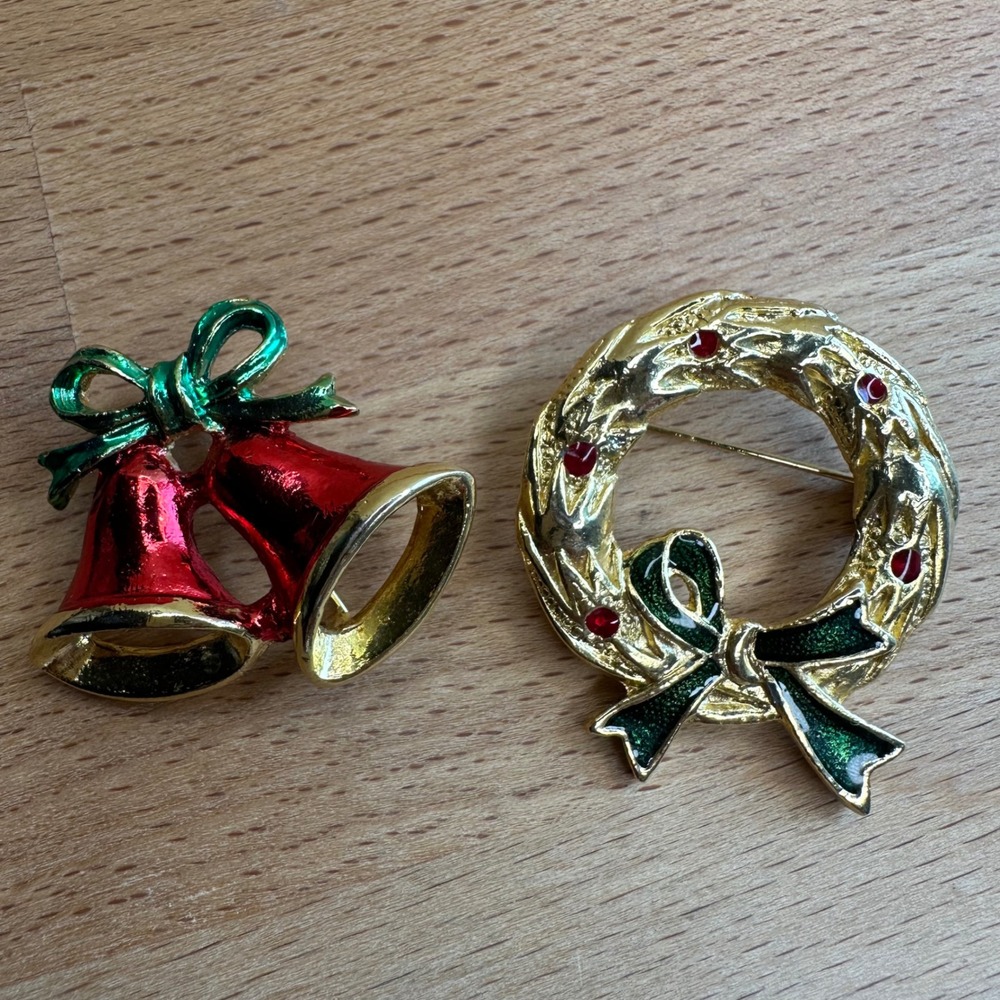 Holiday Women Brooch Set OS Gold Red Green Excellent Vintage Christmas Festive